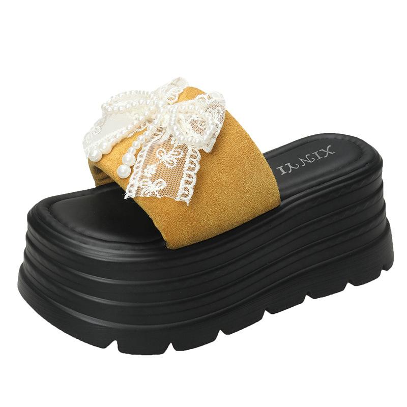 

Thick-soled flip-flops women s summer 2025 new soft-soled not tired feet beach sandals resort style high-end skirt 39