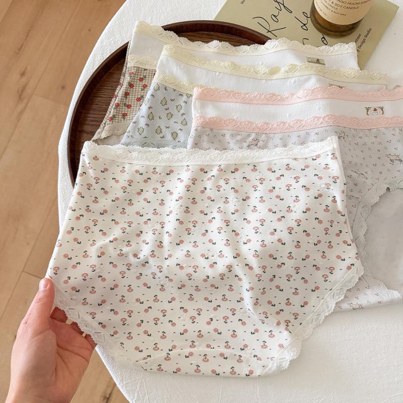 Cute Lolita Antibacterial Mid-Waist Polka Dot Triangle Briefs