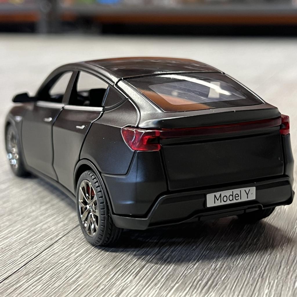 New 1:32 Model Y Electric SUV Alloy Car Model Diecast Metal Toy Off-road Vehicles Car Model Sound And Light Kids Gifts With Boys