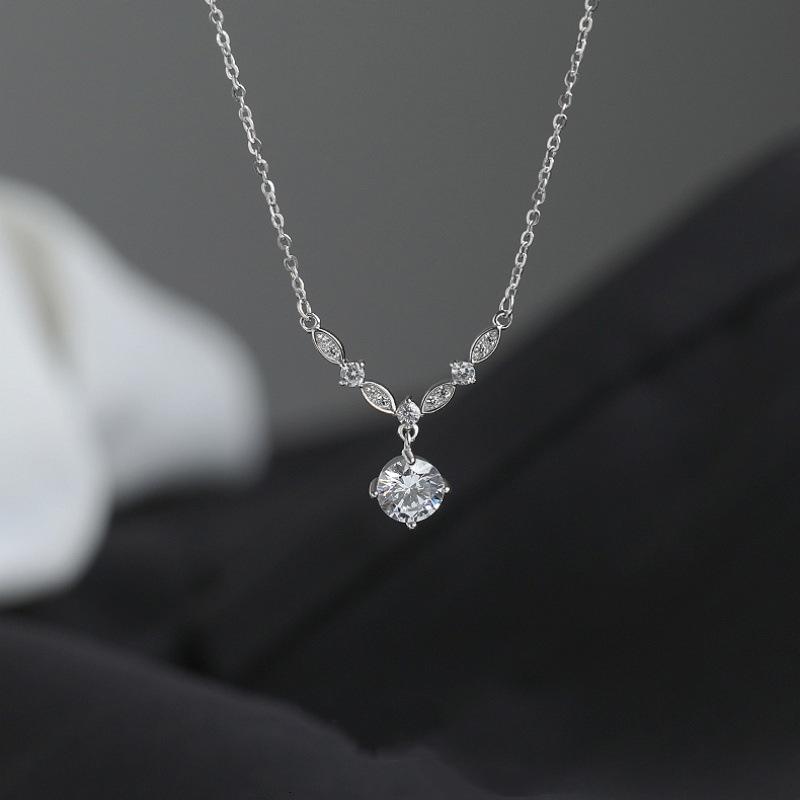 Elegant Zircon Necklace For Women Single Diamond Pendant Choker Minimalist Luxury Fashion Necklace