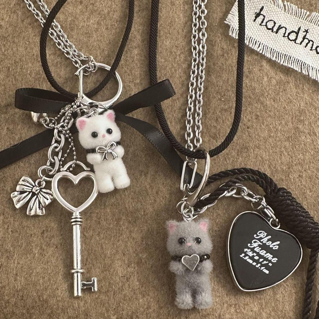 Heart Bow Cat Pendant Necklace - Cute Cartoon Accessory for Girls, Trendy and Fashionable