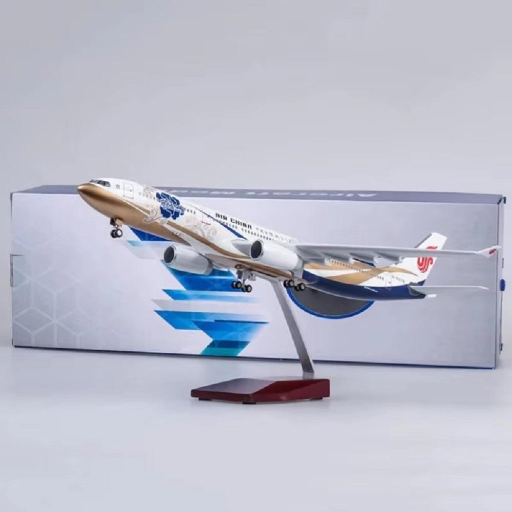 Air China 'Zichen Hao' Airbus A330 Model (1:135 Scale) with Wheels & Lights - 47CM Civil Aviation Passenger Aircraft Ornament.