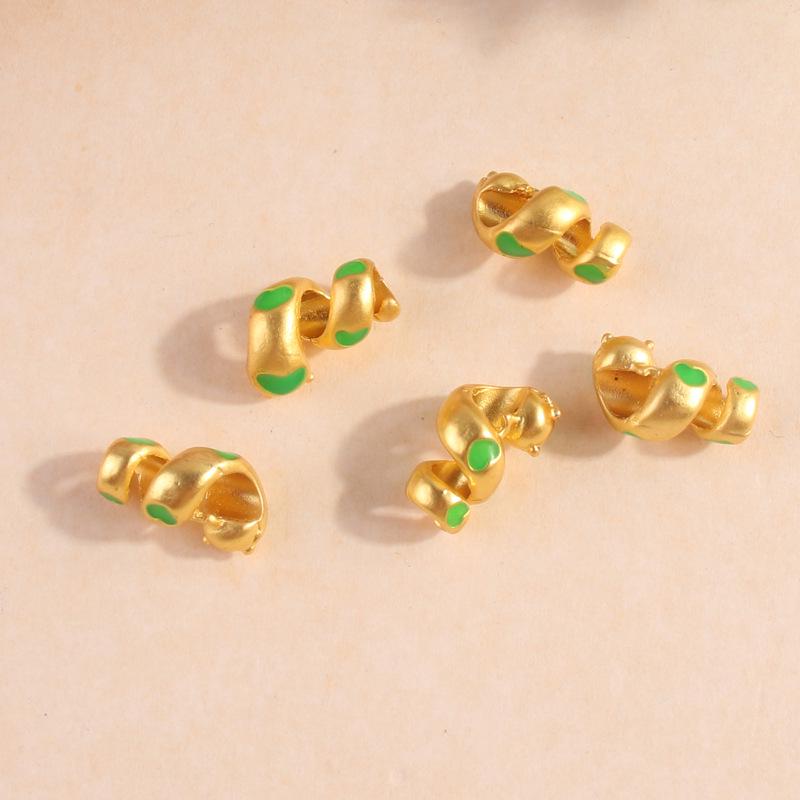 

Подвеска «Год Змеи» из матового золотого сплава: Детские бисерные украшения своими руками