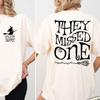 T-shirt Vintage Salem 1692, Maglietta da Donna con Scritta They Missed One, Top Stagione Spettrale di Halloween, Regalo per Lei Maglietta per Festa di Halloween Witchful