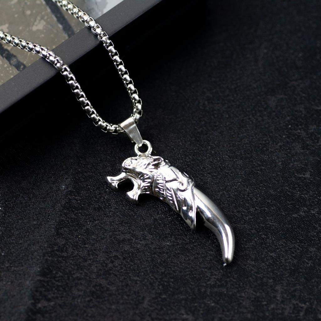 Hip Hop Vintage Wolf Head Metal Sweater Chain Men'S Domineering Wolf Fang Alloy Pendant Titanium Steel Necklace