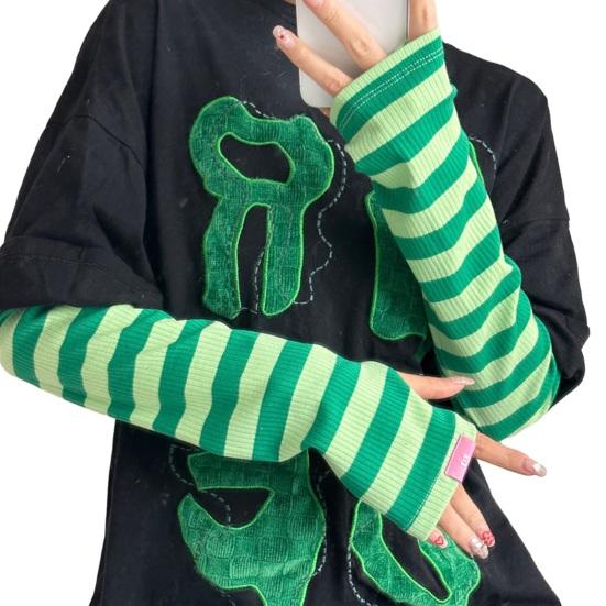 UV-Sonnenschutz-Armstulpen für Damen, gestreifte Workout-Sonnenschutz-Ärmel mit Daumenloch, kühlende Armabdeckung für Outdoor-Radfahren, Autofahren, Wandern, Angeln