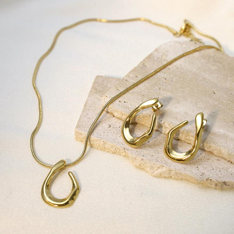 Exaggerated Metal Wind, A Lot Of Sweet And Cool Irregular Geometric U-Shaped Earrings, Necklace Set, Spot Model.