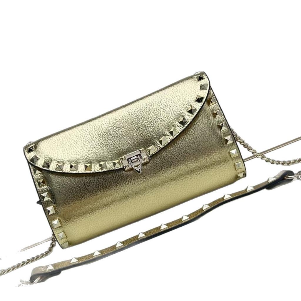 Trend zomer nieuw casual klinknagel klein vierkant tasje gepersonaliseerde schoudertas voor messenger mobiele telefoon tasje klein fris dames tasje groothandel