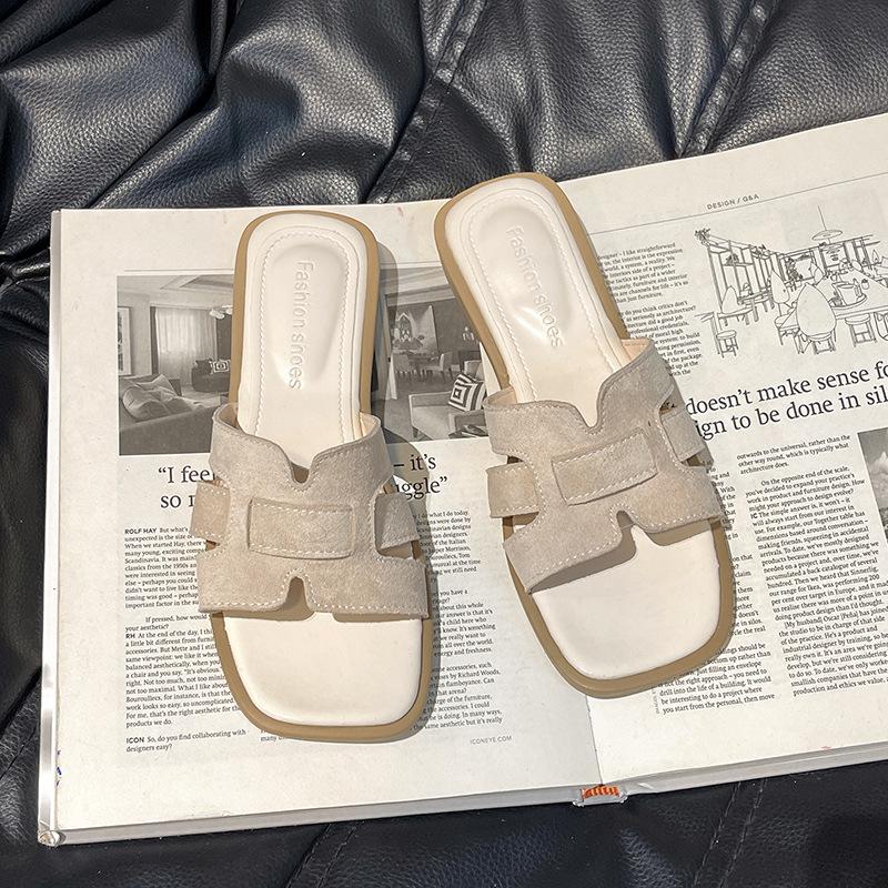 Korean version of Xiaoxiangfeng slope heel cool slippers, wearing versatile fashion with skirts, one-word slippers, summer soft-soled beach shoes