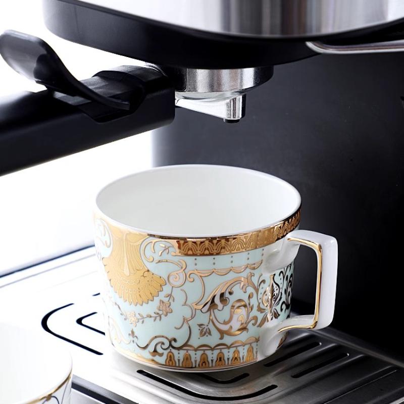 Lehký luxusní kávový šálek a podšálek se lžičkou, kostní porcelánový čajový šálek se zlatým okrajem, 250ml porcelánový hrnek na kávu s uchem