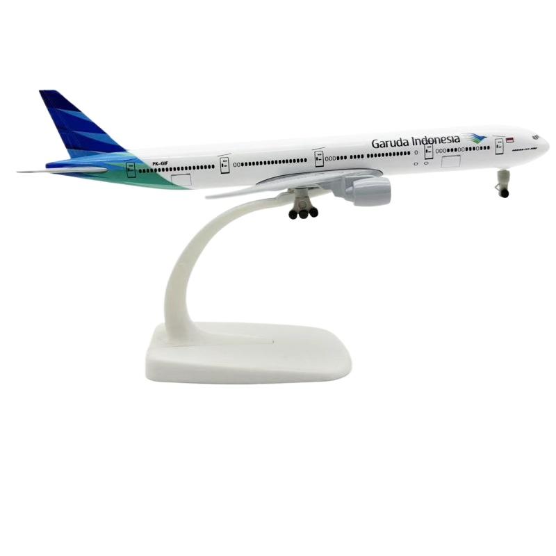 

Модель самолета Diecast в масштабе 1/400 с колесами Air Garuda Indonesia Airways B777 20 см Металлический сплав Модель самолета Самолет Детский Дисплей