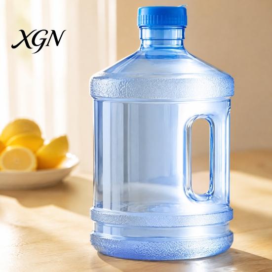 Food Grade Plastic Water Jug Reusable with Handle And Screw Top, 3.78L Capacity Portable Dispenser Bucket Dispenser, Bottle for Home Office