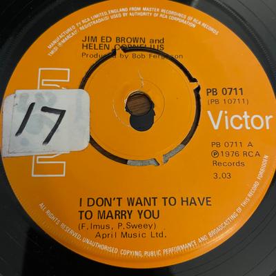 7inch Record JIM ED BROWN & HELEN CORNELIUS - I Don't Want To Have To Marry You PB0711 RCA Victor 1976 UK Country Used