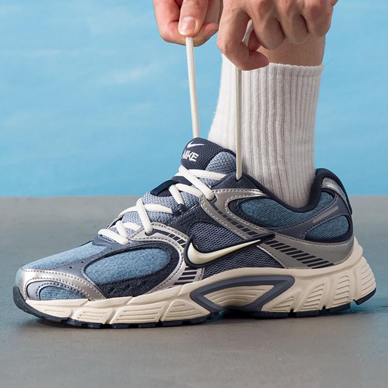 NIKE Men's V5 Sport Casual Shoes