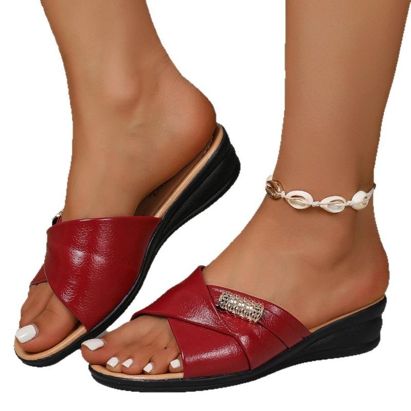 Sommer neue Hausschuhe Damen Keilabsatz Ein Wort lässige Mode Fischmaul tragen coole Hausschuhe Damen