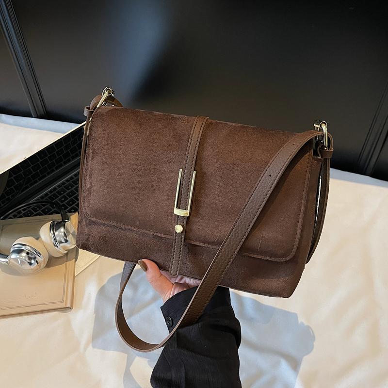 

Продвинутая ретро-сумка для женского клатча 2025 Новая текстурированная матовая сумка на плечо большой вместимости, сумка-тоут для поездок через плечо кофейный