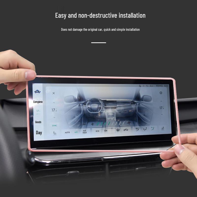 Silikonový ochranný rám pro navigační displej Lynk&Co 06