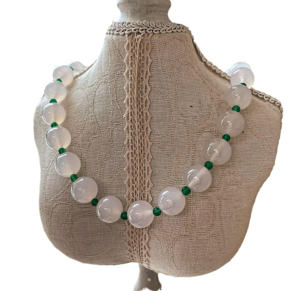 Retro Large Particle Natural White Chalcedony Natural Green Chalcedony Agate Contrasting Color Necklace Women'S Collarbone Chain Neck Chain