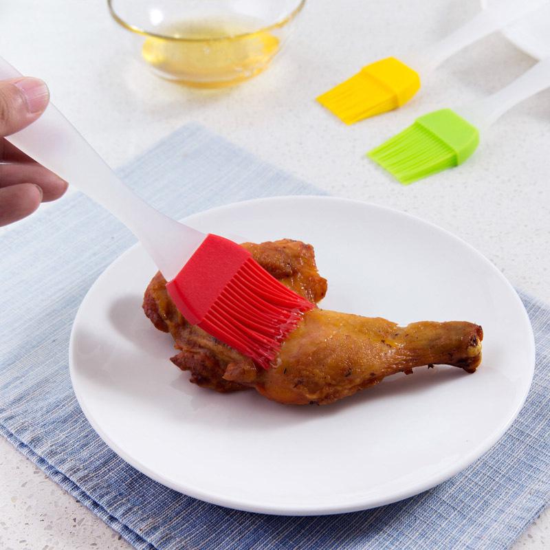 High-Temperature Resistant Silicone Oil Brush - No Hair Loss, Perfect for Barbecue, Baking, and Cake Oiling.