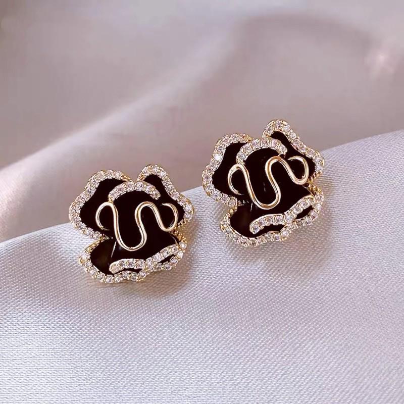 Camellia Retro Classic Women's Earrings - Elegant, High-End Studs & Dangles with Japanese-Korean Versatile Style.