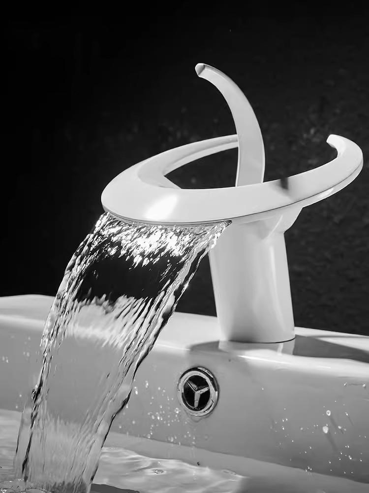 Tuqiu Nieuwe Geborsteld Goud Badkamer Waterval Wastafelkranen Wastafelmengkraan Warm & Koud Vliegwielontwerp Grijs Sanitair Kraan Waterkraan