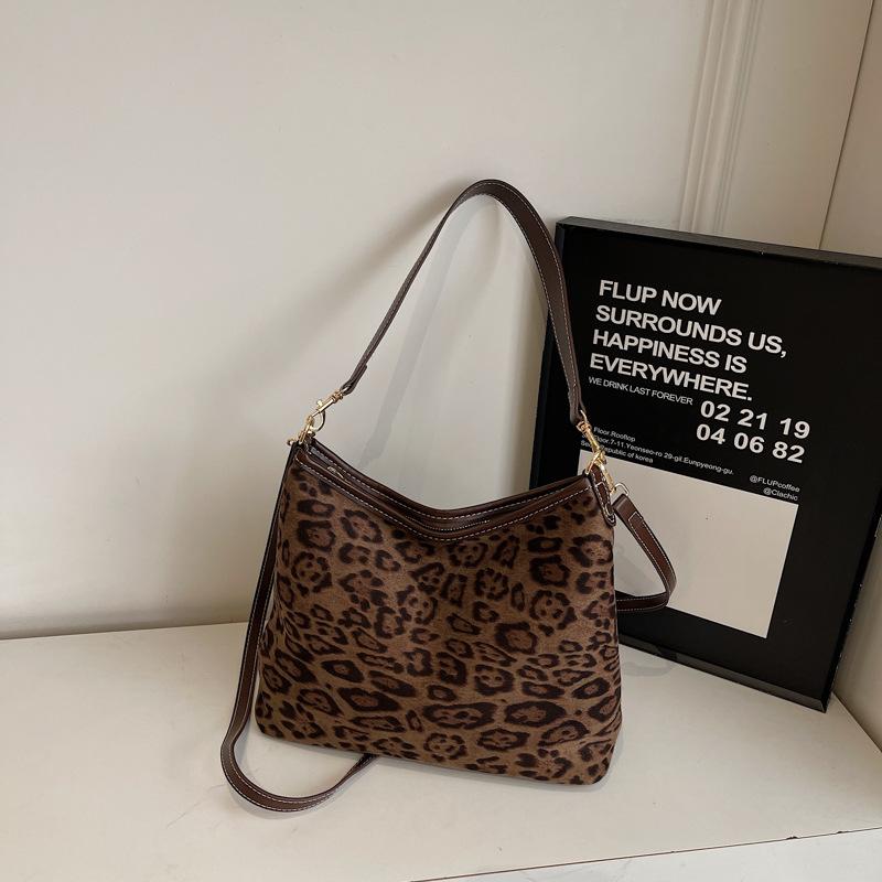 Tote Bag Women's Winter New Fashion Leopard Print Large Capacity Shoulder Bag Commuter Women's Bag