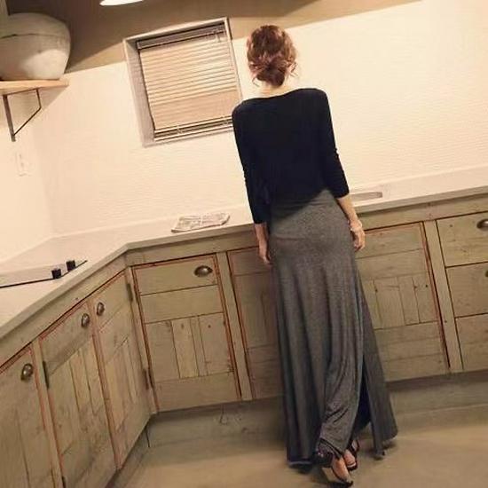 Korean-Style Plus Size Gray Midi Skirt for Women - Summer 2024, Elastic High Waist, Thin Drape A-Line Design with Large Swing.