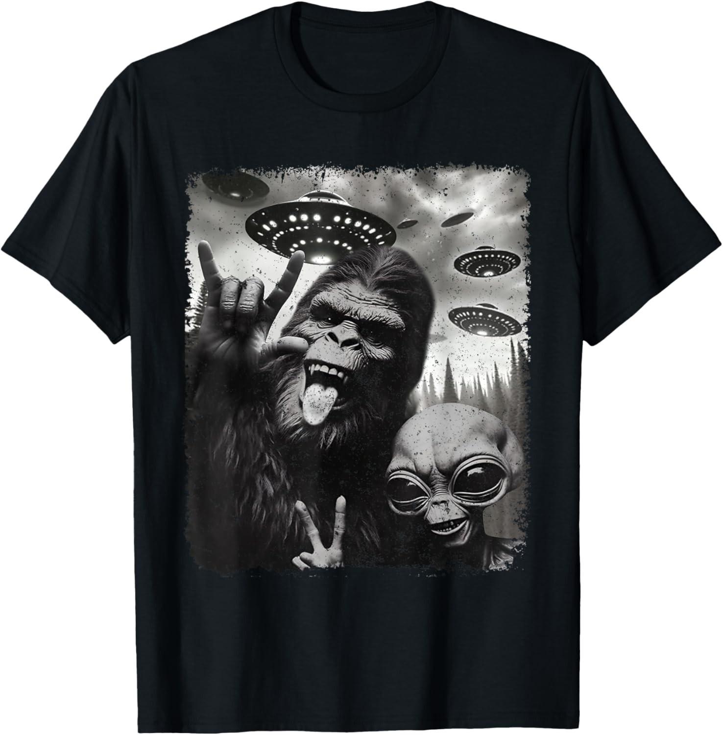 Funny Bigfoot and Alien Sasquatch Rock On Hand Sign UFO Selfie  unisex T-Shirt Mens Womens Tees Top S