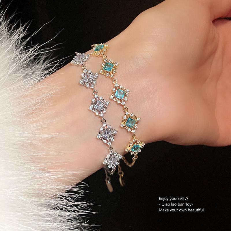 Zircon Flower Pendant Bracelet With Metal Plating For Womens Fashion Accessories