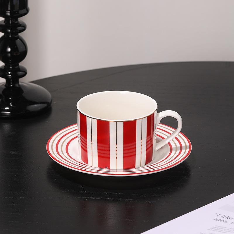 

British Style Coffee Cup Color-Block High-Value Ceramic Cups Christmas Gift Mug Western Restaurant Business Water Bottle 250ml красный