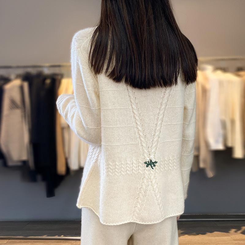 Hand-embroidered Round Neck Wool Cardigan for Women In Autumn and Winter Cashmere Knitted Top Three-dimensional Flower Temperament Versatile Jacket