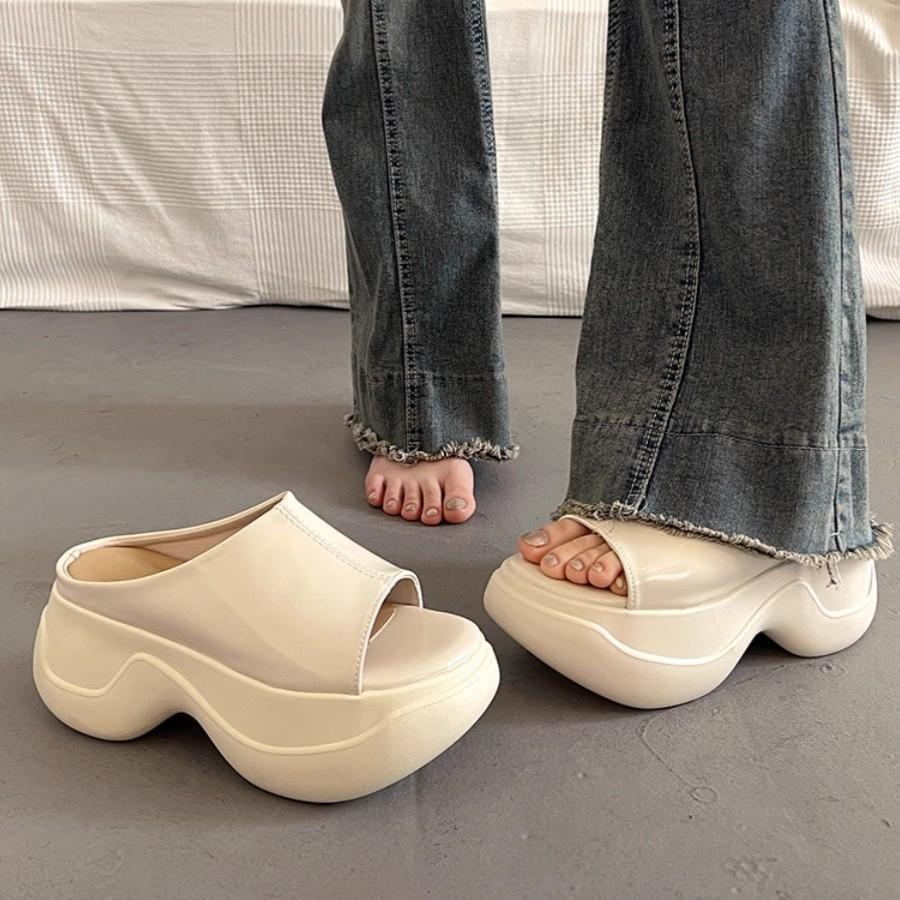 Muffin Thick-bottomed Cool Slippers for Women's Summer Wear 2025 New European Station Niche Small Person Height Beach One-word Drag
