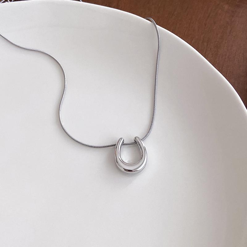 18K Gold Plated Titanium U-Shaped Horseshoe Pendant Choker Necklace