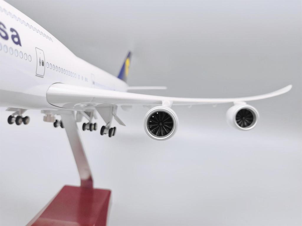 Airplanes Decoration 47CM Luthansa Airlines B747 Aircraft Model Plane B747 Collection Plane With Landing Geal Build Display Gift