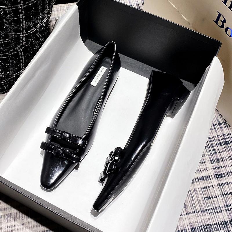 Soft-soled pointed single shoes women's 2025 spring new bow shoes niche design flat bottom shallow mouth one pedal scoop