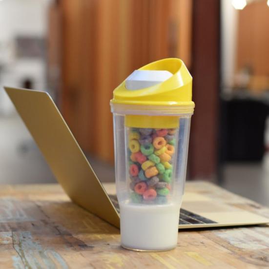 Double Layer Cereal To-Go Cup Leak-Proof Breakfast Container with Separate Compartments for Milk & Cereal Portable Cereal And Milk Cup