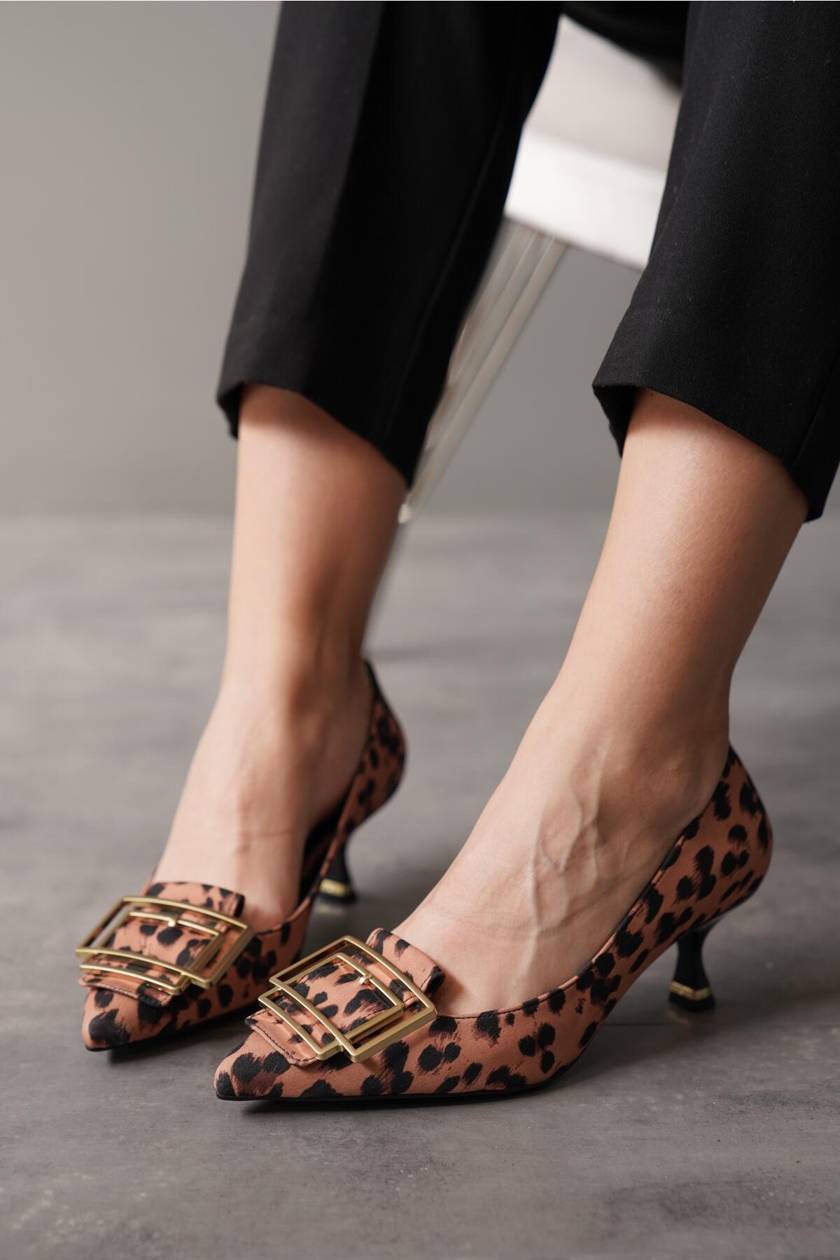 

Women s Fashion Style Special Design Buckle Low Heel Shoes 36