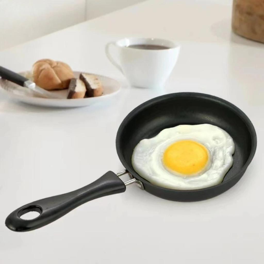 Compact Pan with Handle Design Portable Multifunctional Skillet Fo Egg Omelet Pancake Steak Cooking Supplie for Home Kitchen Use