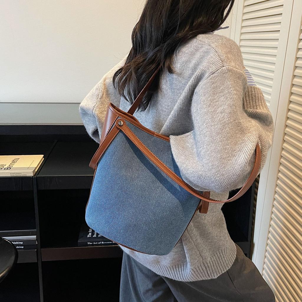 Large capacity bucket bag women 2025 fashion trendy Korean underarm bag versatile denim handbag shoulder tote bag