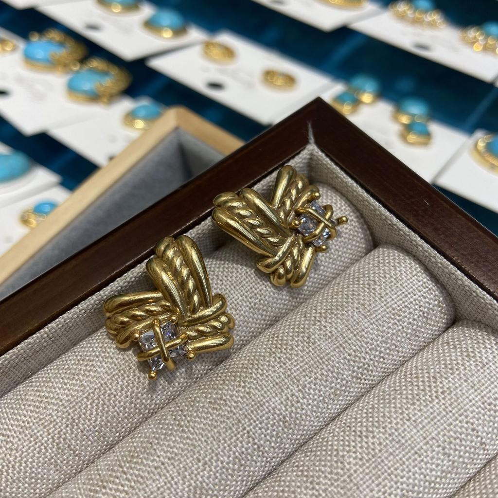 Fashion Russian Russian Gold Woven Texture Stud Earrings, Inlaid With Zircon Design Temperament Retro Stud Earrings