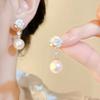 Orecchini a Bottone con Perla e Camelia Francese - Stile Chic da Socialite