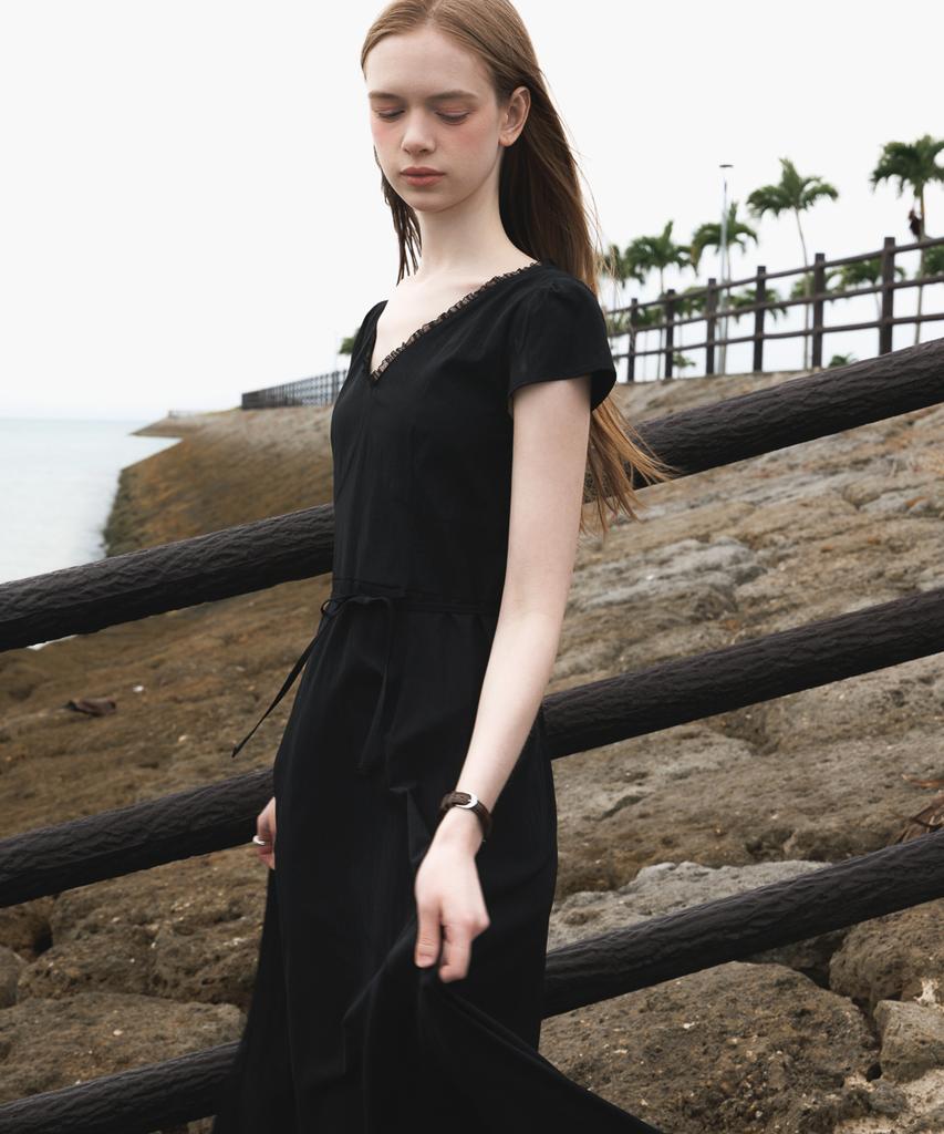 DEHEVE V-Neck Flare Dress [Black]
