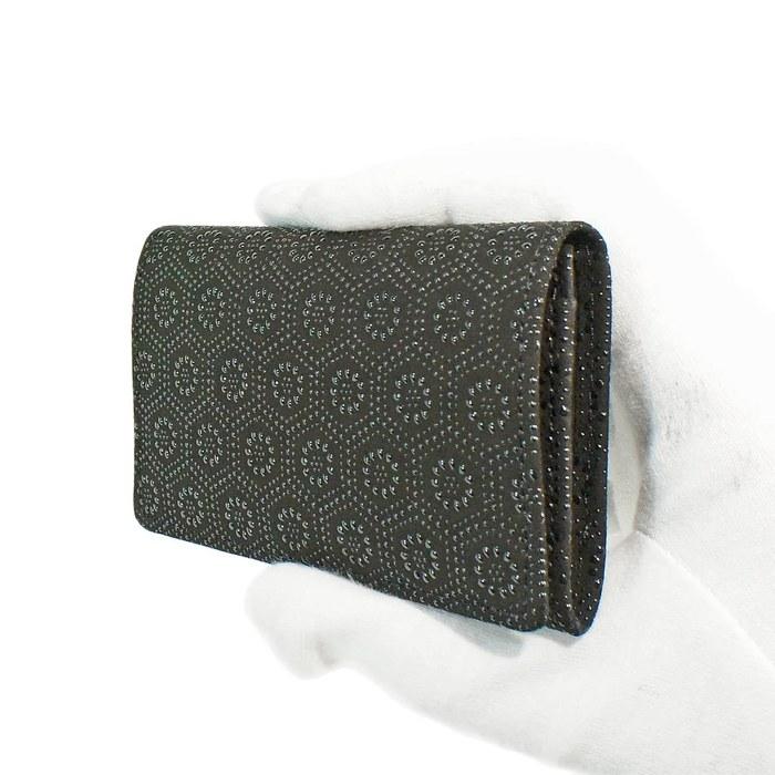 [Inden-ya] Business Card Case Large Capacity Deer Leather Black x Black Lacquer Kameko Pattern 2501-01-003