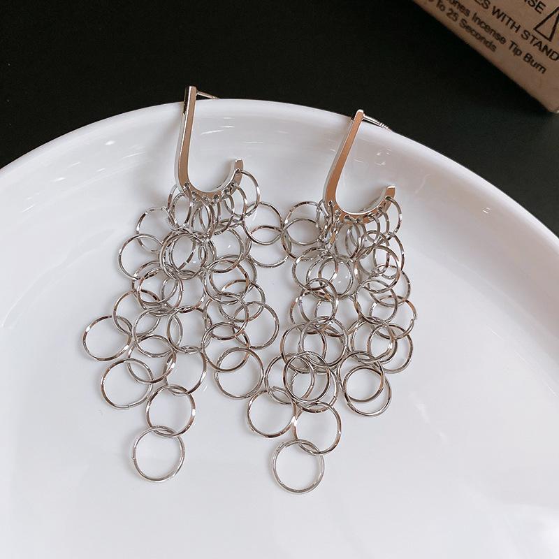 

Неправильные серьги-кисточки с переплетающимися кругами, преувеличенные пусеты, легкая роскошь, высококлассные модные серьги