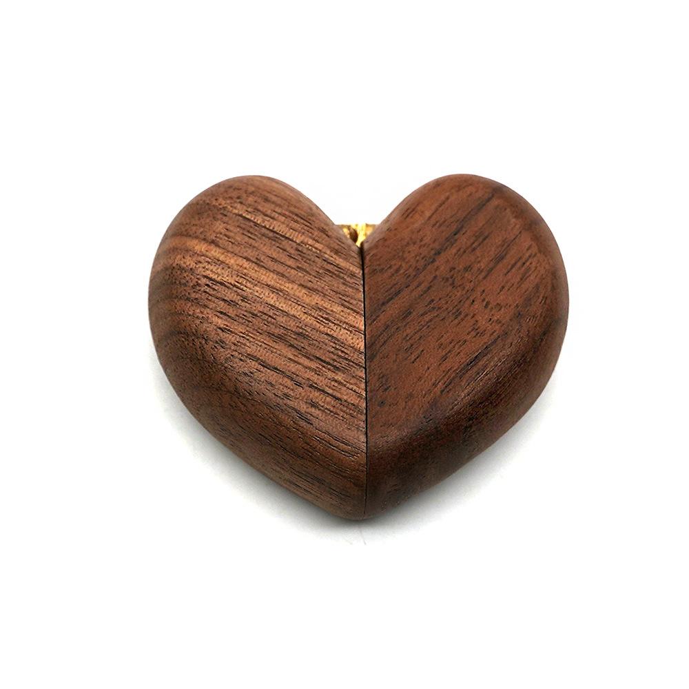 

Walnut Wood Heart Shaped Ring Box Creative Exquisite Wedding Engagement Proposal Jewelry Case For Bride Groom Size Gift
