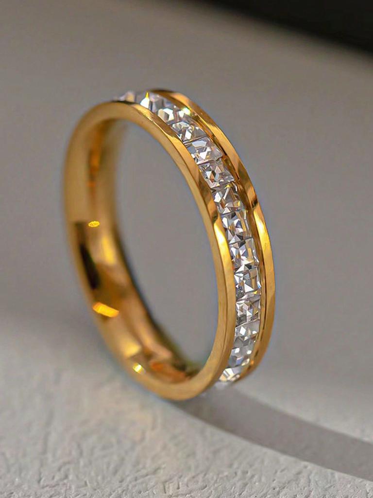 Titanstahlring - Kühl-stilvoller sternförmiger Ring für Damen, Ein kleiner High-End-Luxus-Paarring mit Diamanteinlage.