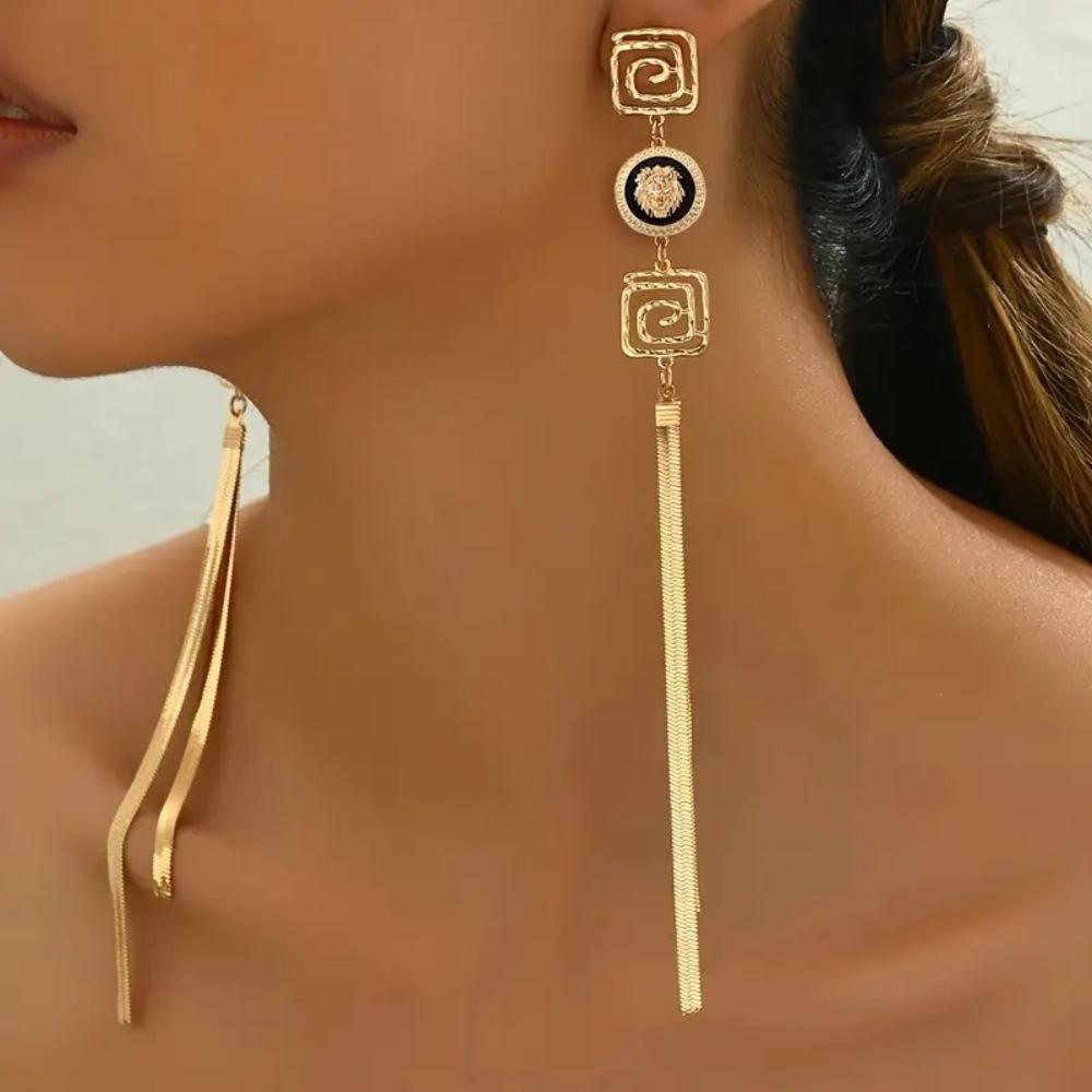 

Fashionable and Elegant Lion Head Pendant Tassel Earrings