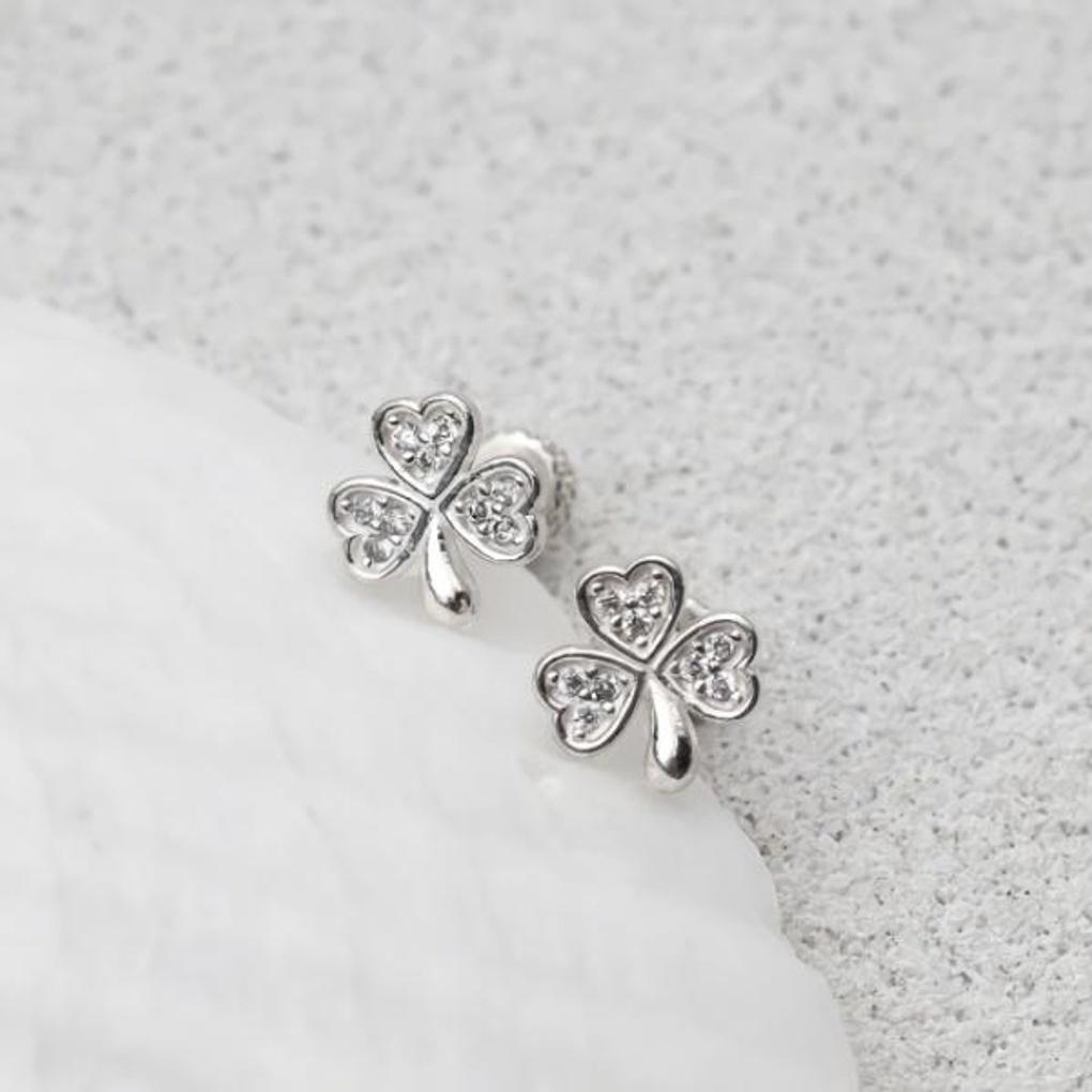 Women's Daily Accessory Sari Three-Leaf Clover Piercing