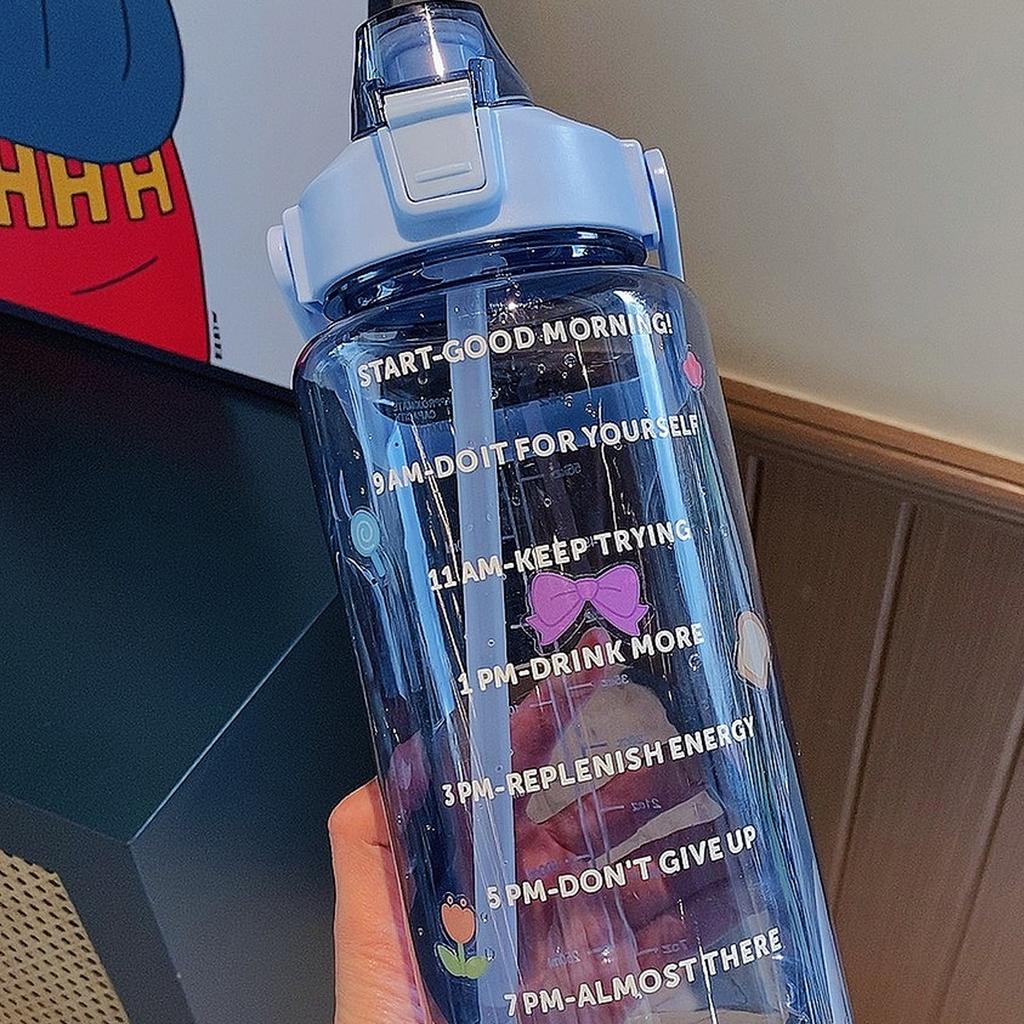 2L/67.63oz Sportwasserbecher Transparent Große Kapazität Wasserflasche mit Stroh Geeignet für Outdoor-Sportarten Fitnesstraining