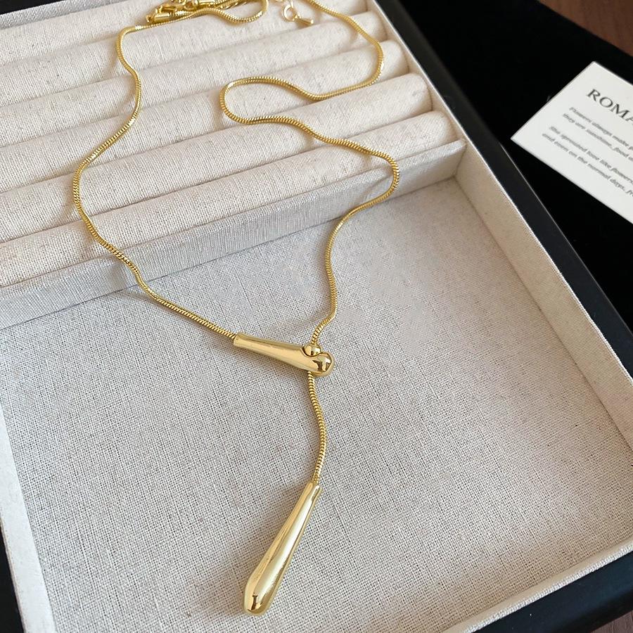 Minimalist Multi-Layer Stackable Clavicle Necklace - Trendy, Versatile Design for Women